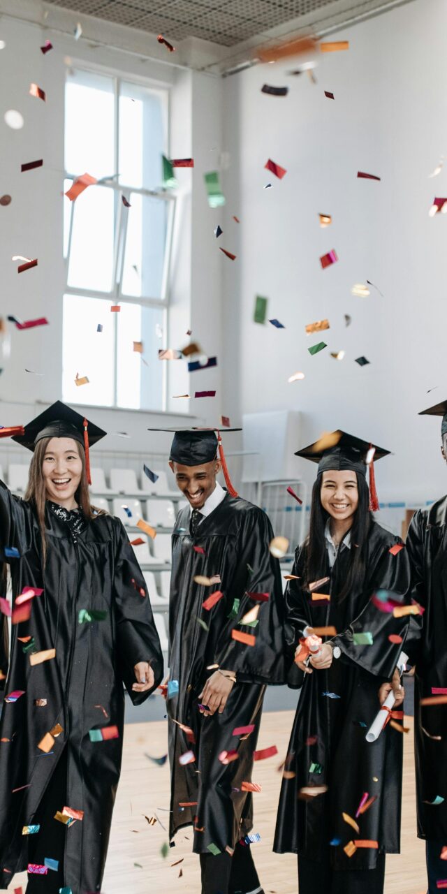 Graduación https://apostillalegatille.com/wp-content/uploads/2026/05/Graduacion-640x1280.jpg